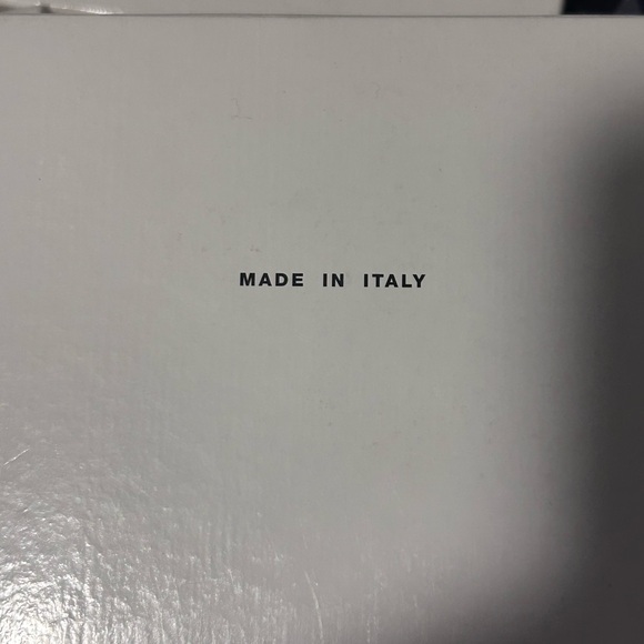 Manolo Blahnik Italian Craftsmanship - Picture 3 of 10